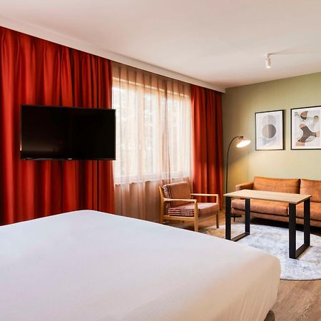 Hilton Garden Inn Brussels City Centre Экстерьер фото