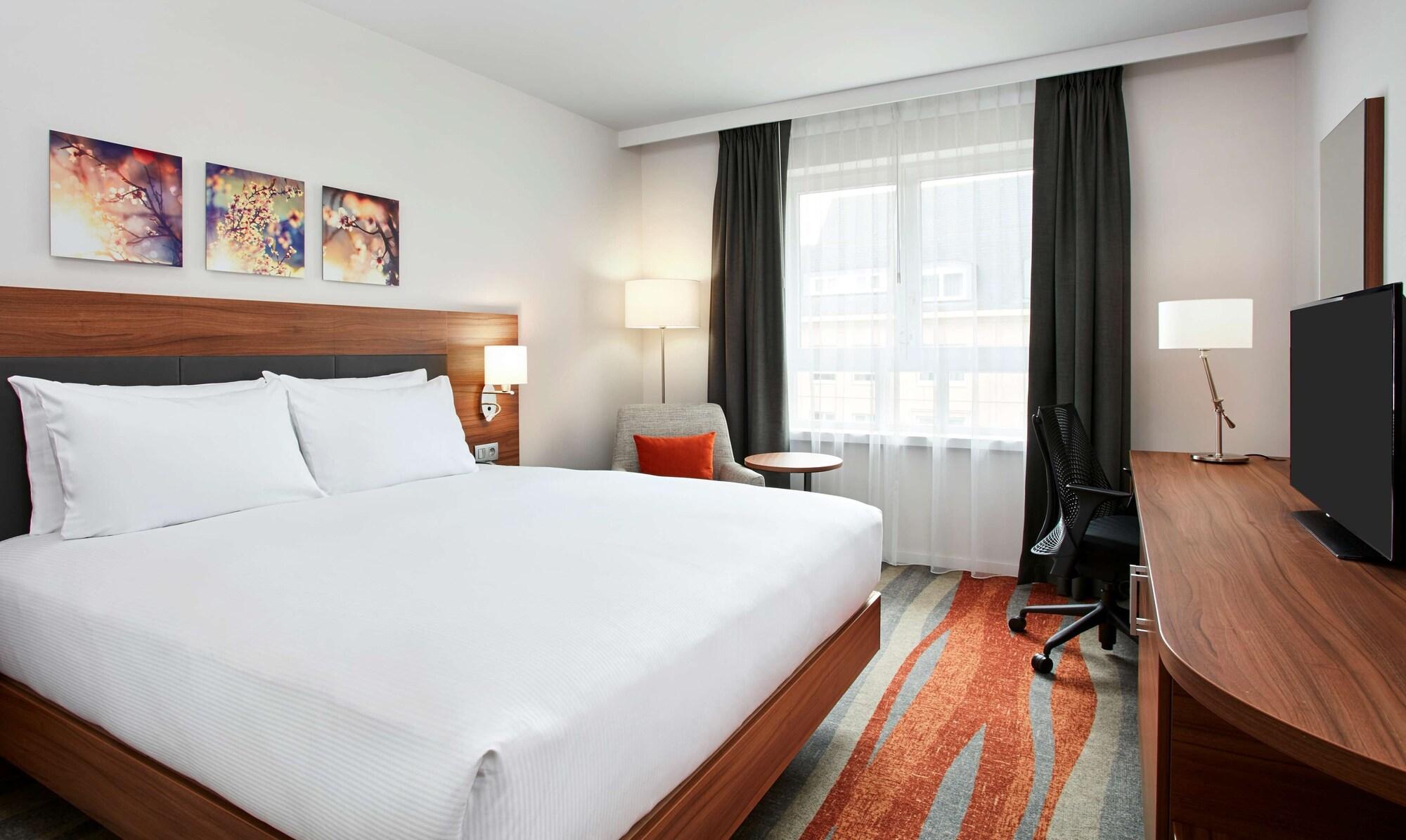 Hilton Garden Inn Brussels City Centre Экстерьер фото