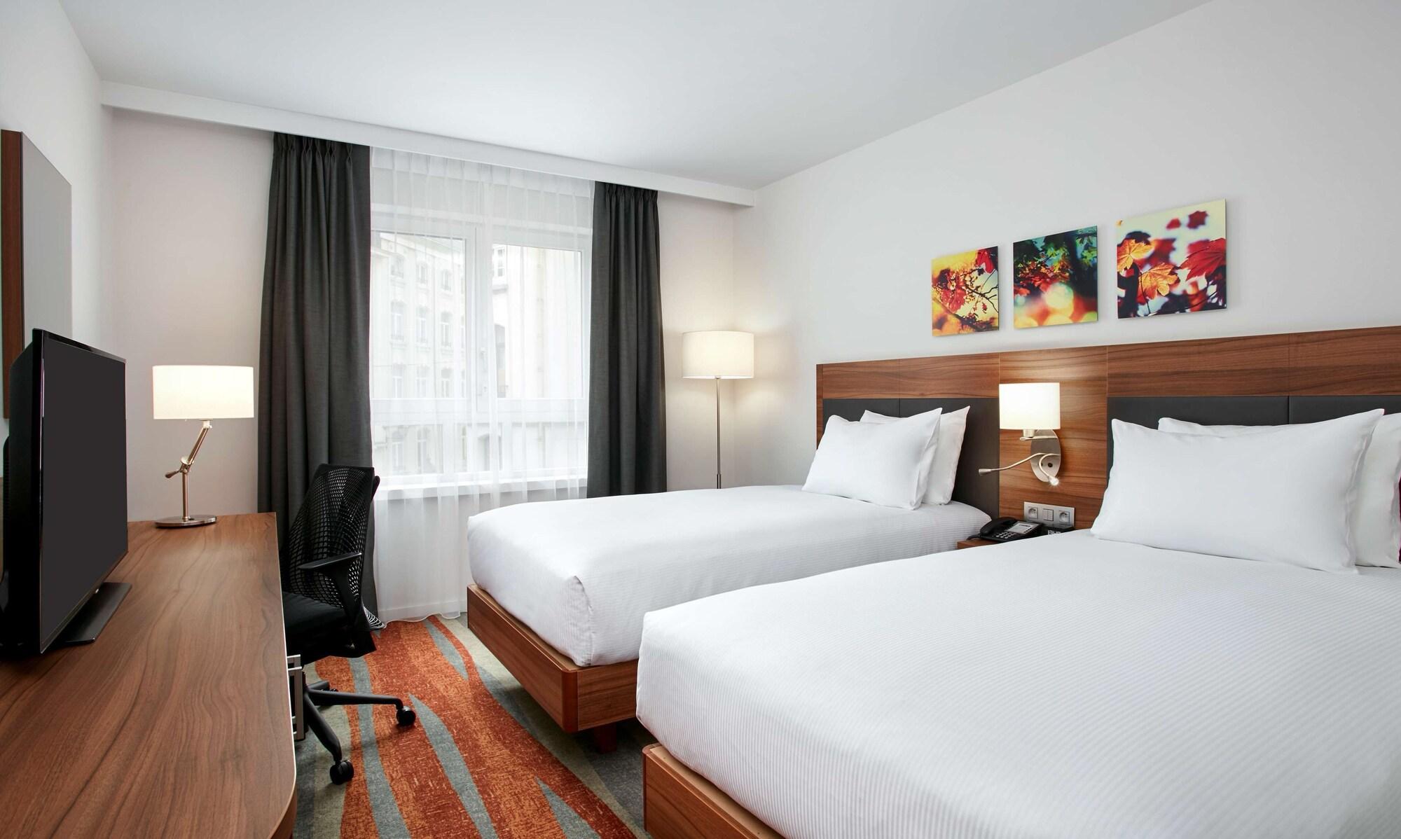 Hilton Garden Inn Brussels City Centre Экстерьер фото