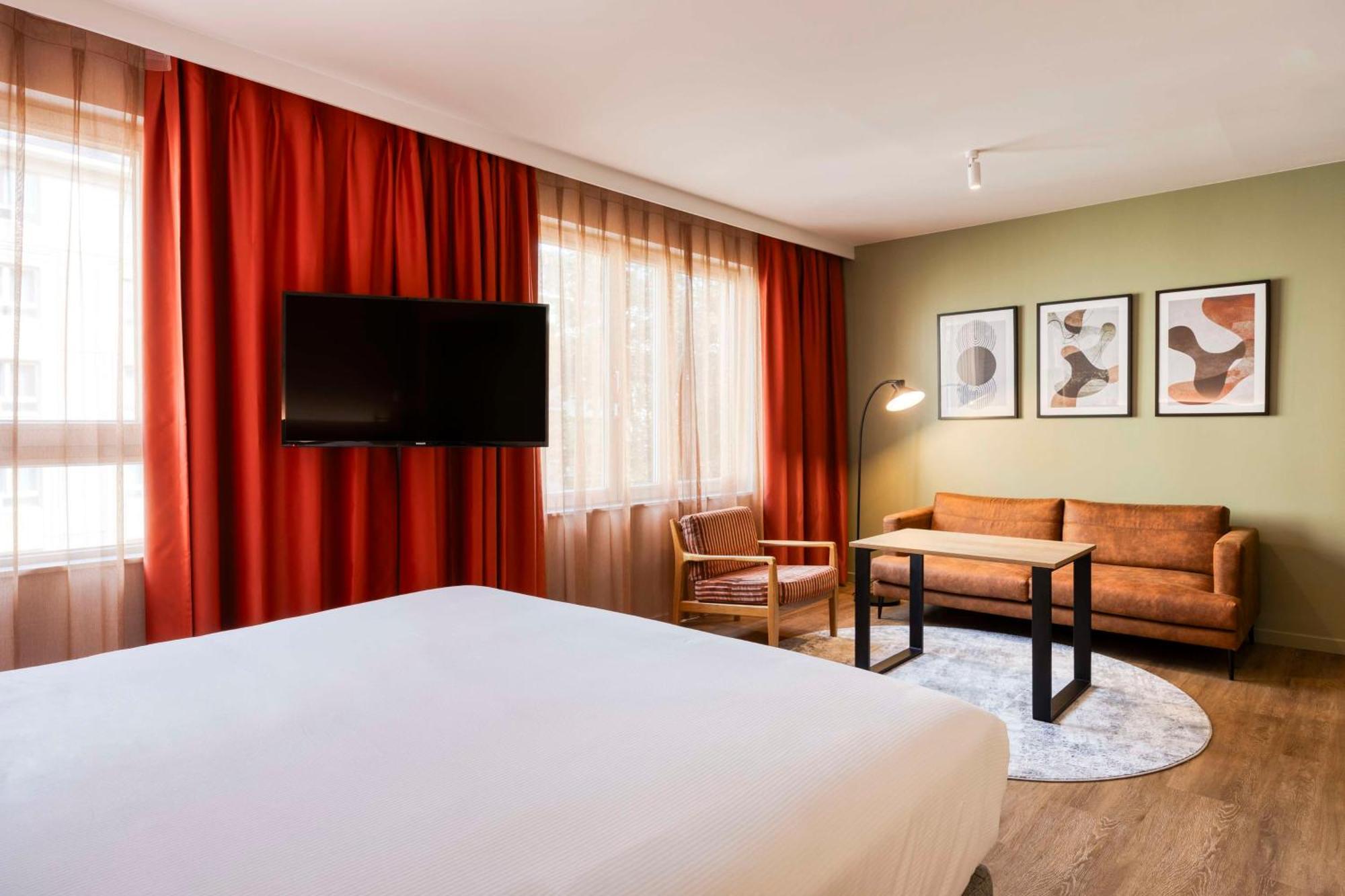 Hilton Garden Inn Brussels City Centre Экстерьер фото