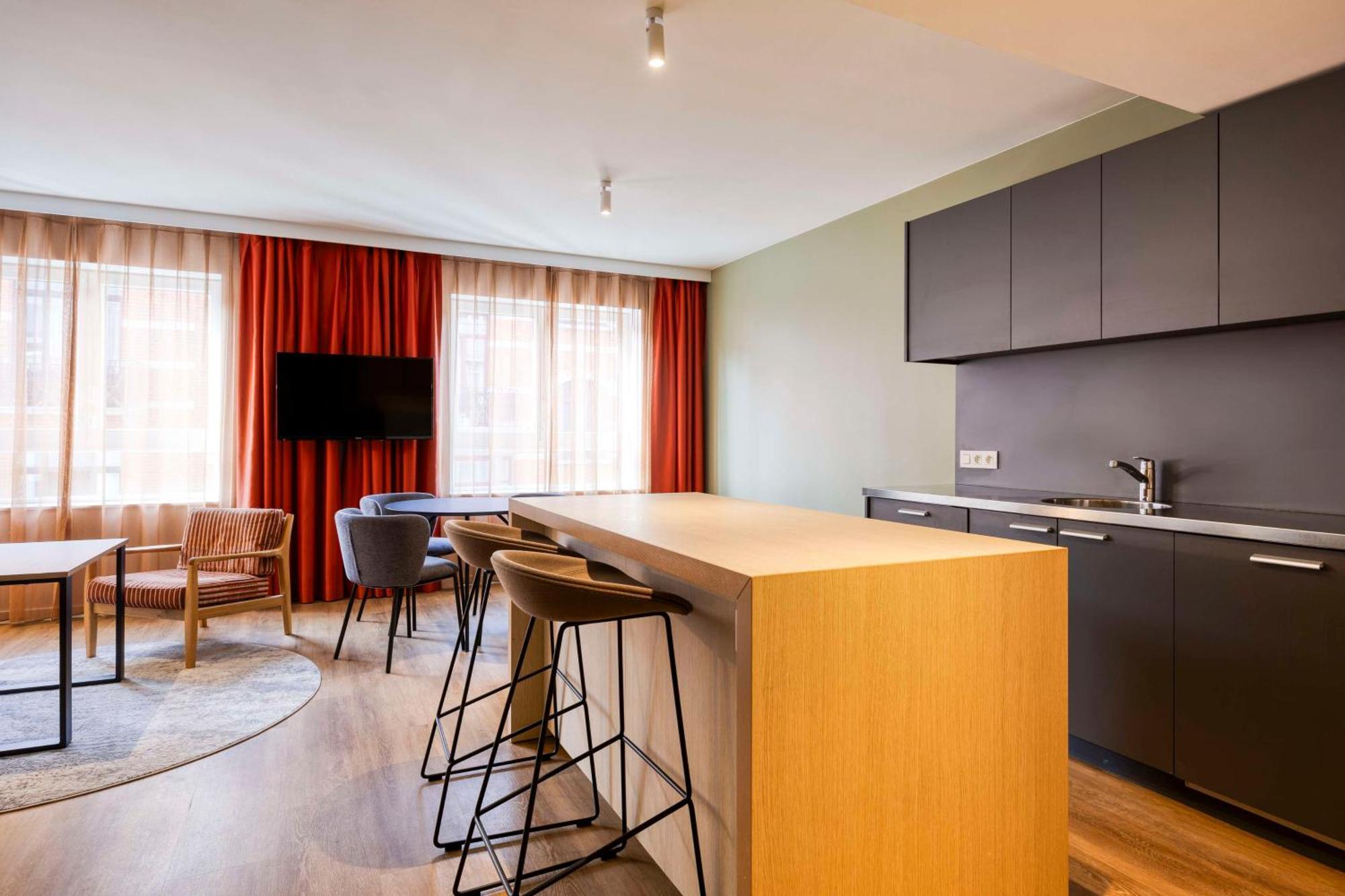 Hilton Garden Inn Brussels City Centre Экстерьер фото