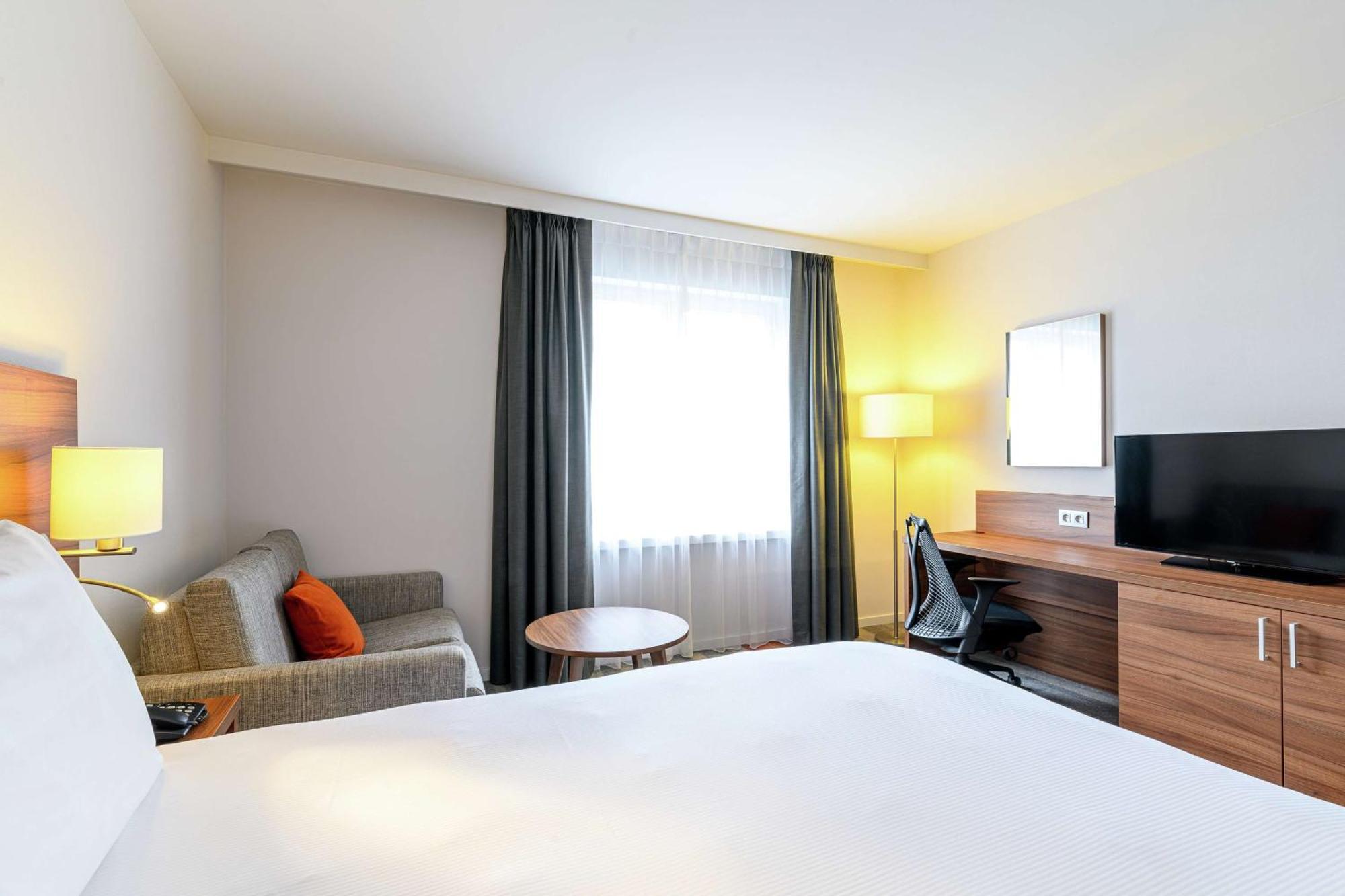 Hilton Garden Inn Brussels City Centre Экстерьер фото