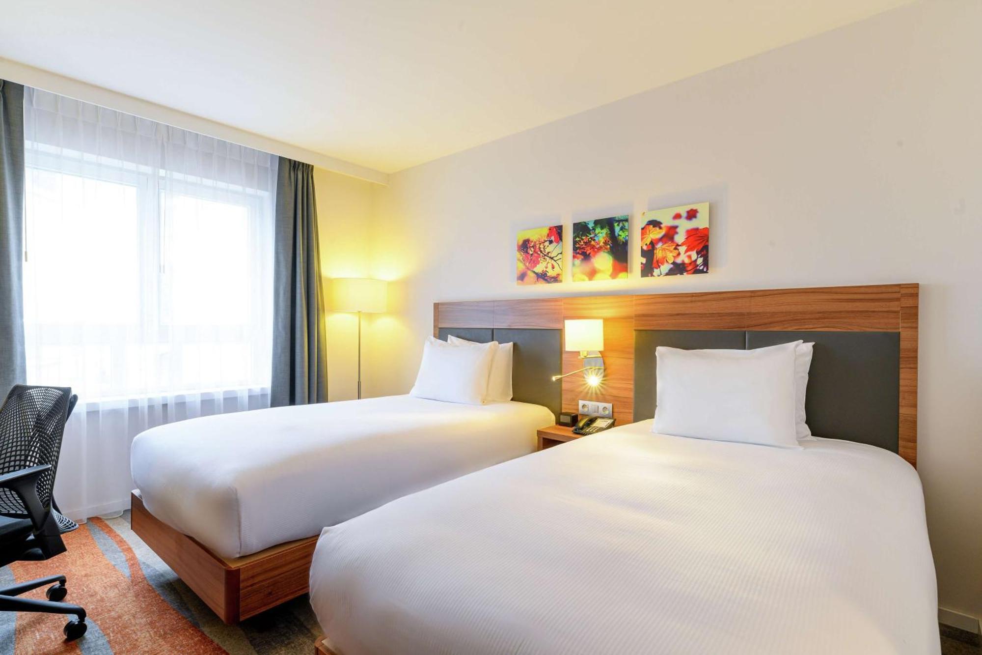 Hilton Garden Inn Brussels City Centre Экстерьер фото